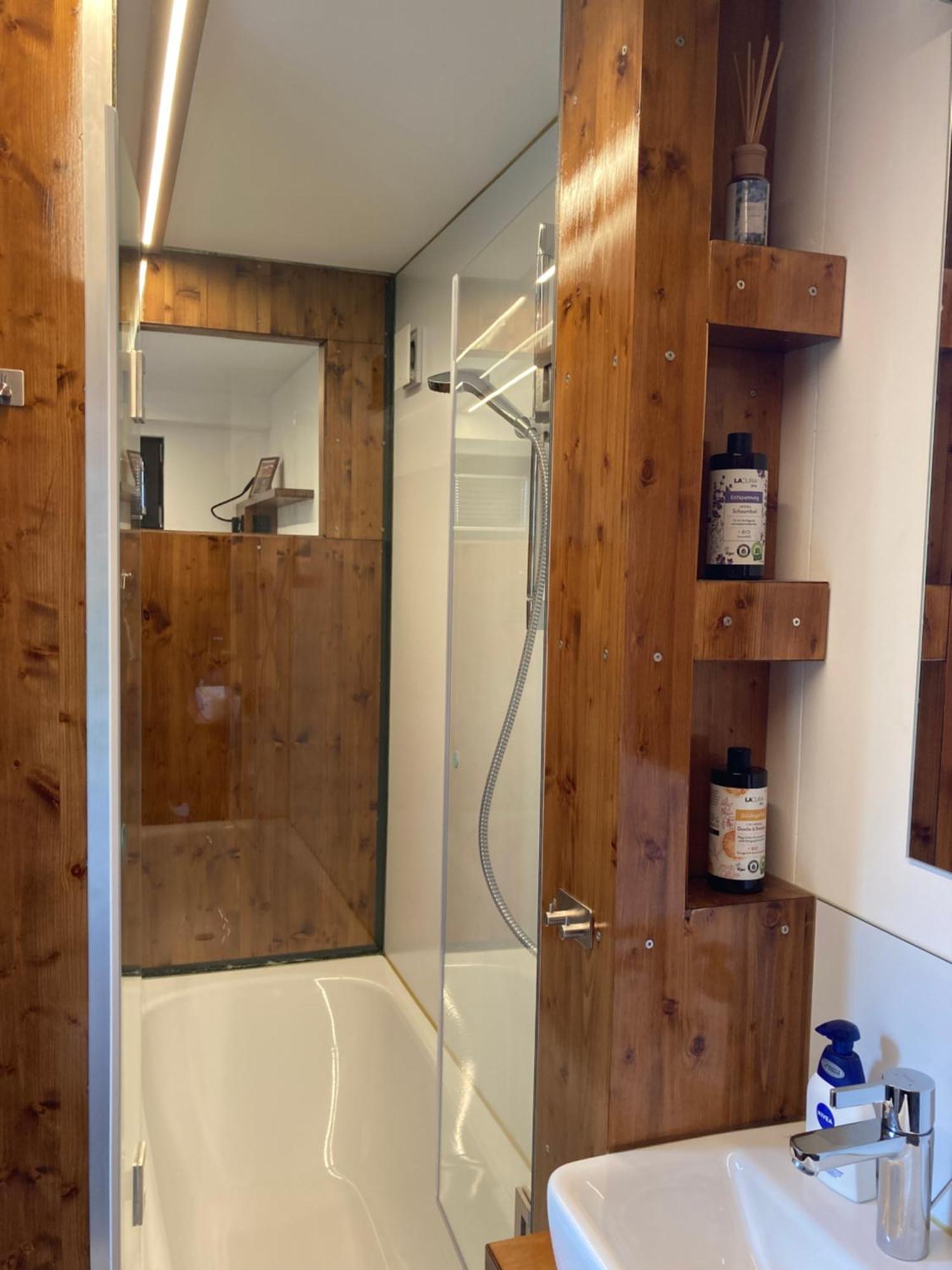 Tiny House Im Seecontainer Mit Parkplatz, Glasfaser, Netflix, Veranda Und Gehobener Ausstattung โคบวร์ก ภายนอก รูปภาพ